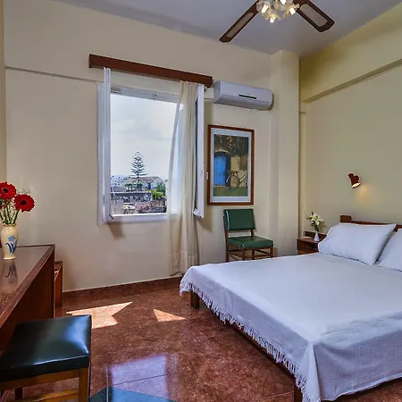 Lucia Ξενοδοχείο 2*